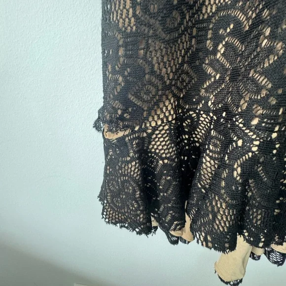 Dress the Population Black & Beige V-Neck Midi Dress - Size Small - Picture 13 of 17